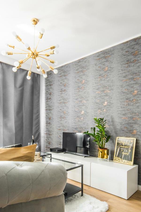 Przytulny Apartament Blisko Starowki Apartment กดัญสก์ ภายนอก รูปภาพ